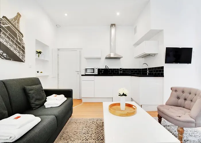 Апартаменты Charming And Calm - 4p -beaubourg Quarter Париж
