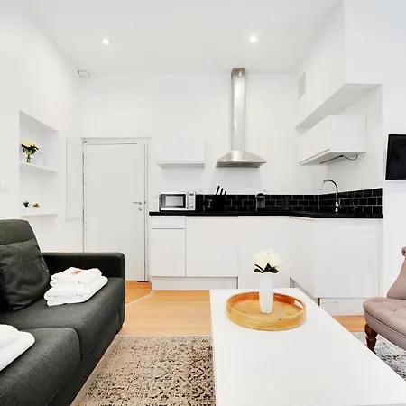 Апартаменты Charming And Calm - 4p -beaubourg Quarter Париж